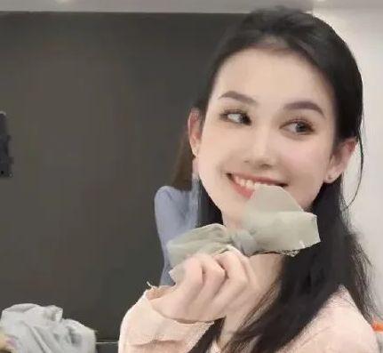 网络吃瓜网红是谁啊视频,揭秘“吃瓜网红”背后的故事